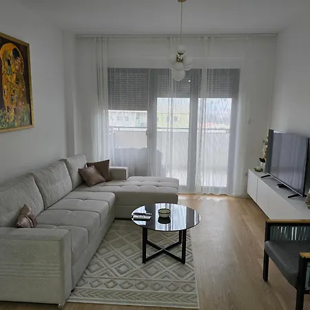 Lala Apartment *