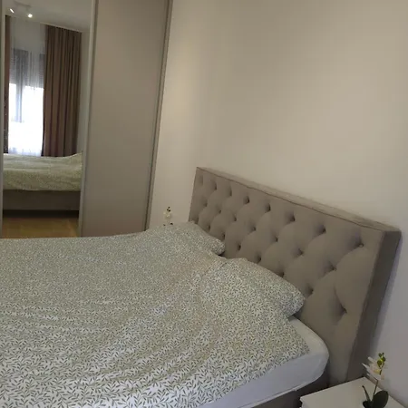 Lala Apartment *